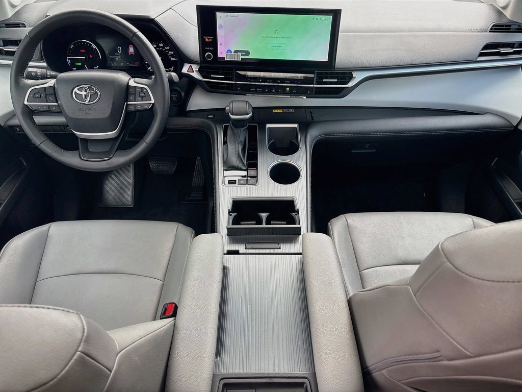 Certified 2026 Toyota Sienna XLE FWD image 13