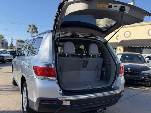 Used 2012 Toyota Highlander SE w/ Tow Pkg FWD image 11