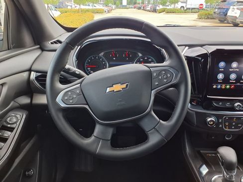 Used 2023 Chevrolet Traverse LT FWD image 25