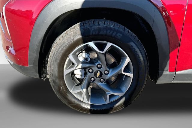 Used 2025 Chevrolet Trax LT FWD image 9
