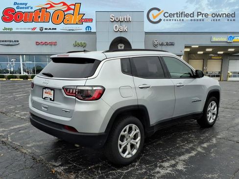 Used 2024 Jeep Compass Latitude image 3