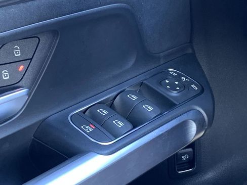 Used 2024 Mercedes-Benz EQB 300 4MATIC image 10