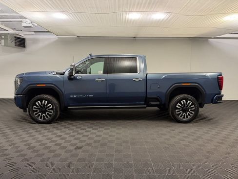 Used 2025 GMC Sierra 2500 Denali Ultimate AWD/4WD image 2