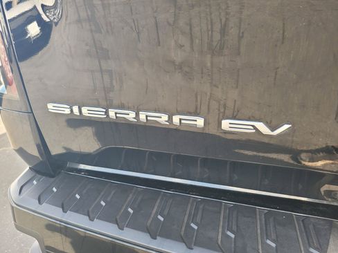 Used 2025 GMC Sierra EV Denali AWD/4WD image 6