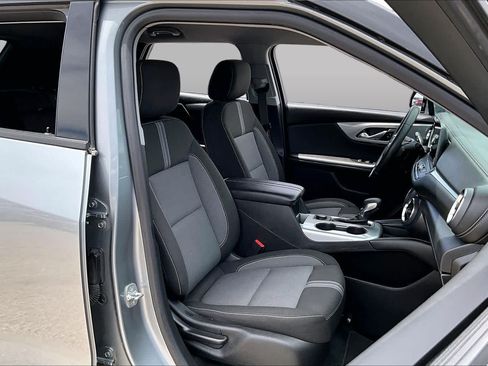 Used 2025 Chevrolet Blazer LT FWD image 9