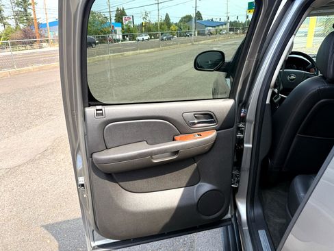 Used 2008 Chevrolet Suburban LTZ w/ LTZ Preferred Equipment Group image 14