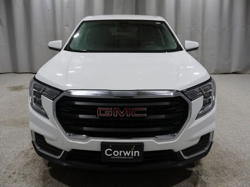 Used 2024 GMC Terrain SLE image 7