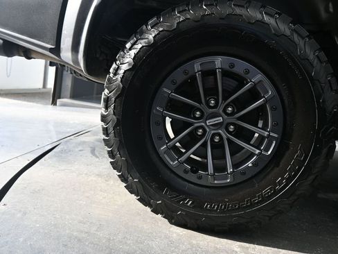 Used 2019 Ford F150 Raptor w/ Equipment Group 802A Luxury AWD/4WD image 12