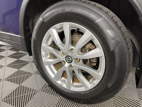 Used 2018 Nissan Rogue SV w/ Sun & Sound Touring Package image 10