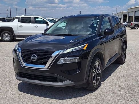 Used 2023 Nissan Rogue SV image 2