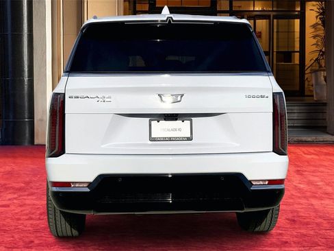 New 2026 Cadillac Escalade IQL Luxury image 5
