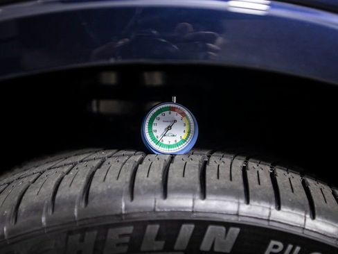 Used 2021 Bentley Bentayga image 48