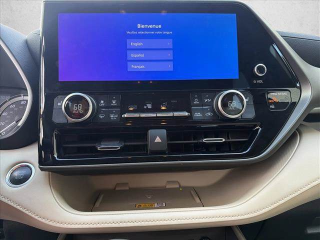 Used 2024 Toyota Highlander XLE AWD/4WD image 18