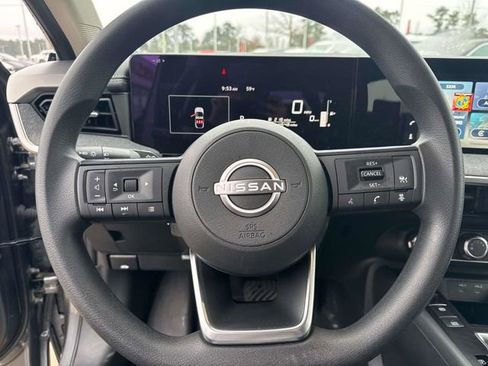 Used 2025 Nissan Kicks SV w/ Charging Package image 27