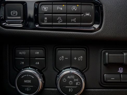 New 2026 GMC Yukon XL Denali w/ Denali Reserve Package image 14