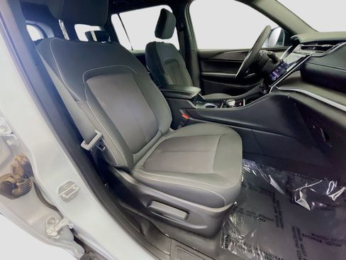 Used 2025 Jeep Grand Cherokee L Laredo image 19