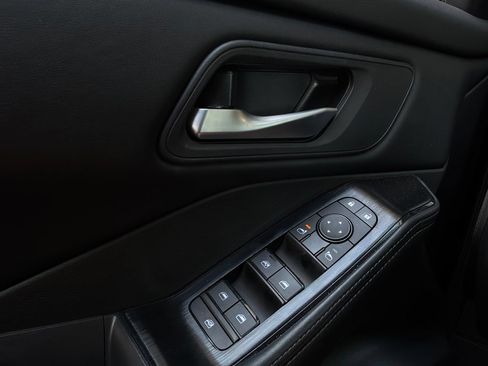 Used 2025 Nissan Rogue SV FWD image 22