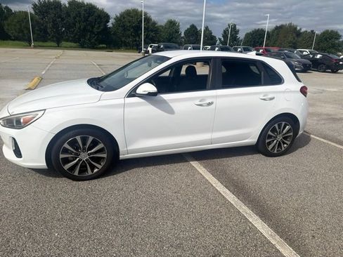 Used 2018 Hyundai Elantra GT w/ Style Package 02 FWD image 18