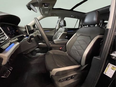 Used 2024 Volkswagen Atlas Peak Edition SE AWD/4WD image 13