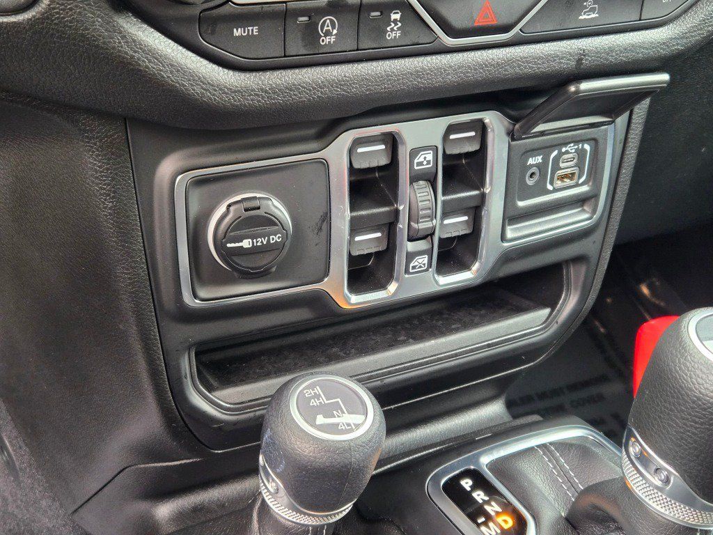 Used 2025 Jeep Wrangler Unlimited Sport AWD/4WD image 25