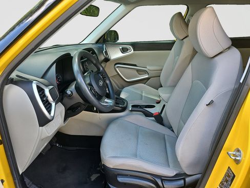 Used 2020 Kia Soul LX FWD image 19