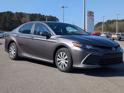Used 2024 Toyota Camry LE FWD image 7
