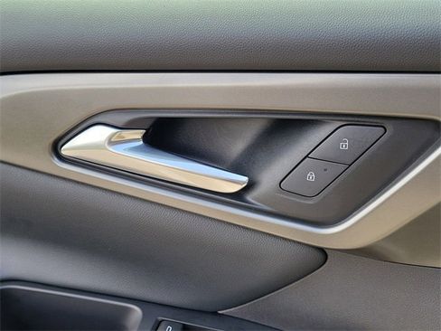 Used 2025 Chevrolet Traverse LT image 16