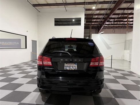 Used 2019 Dodge Journey SE image 6