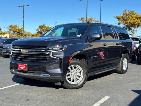 Used 2023 Chevrolet Suburban LT image 2