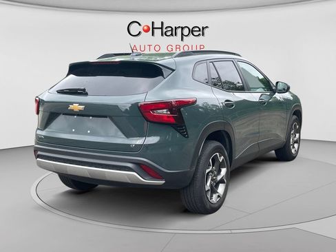 Used 2025 Chevrolet Trax LT w/ LT Convenience Package FWD image 3