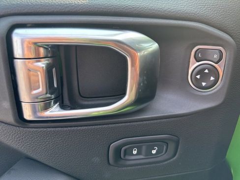 Used 2025 Jeep Wrangler Unlimited Rubicon 392 image 21