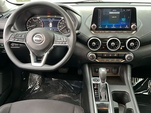 Used 2025 Nissan Sentra SV image 4
