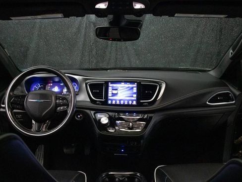 Used 2019 Chrysler Pacifica Limited w/ Advanced Safetytec Group image 21