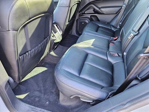 Used 2016 Porsche Cayenne S image 18