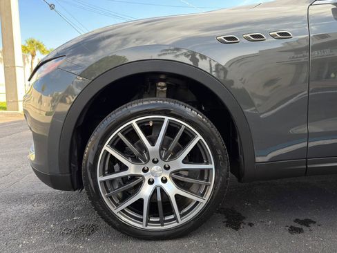 Used 2017 Maserati Levante AWD/4WD image 38