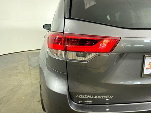 Used 2017 Toyota Highlander XLE image 30