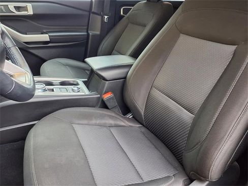 Certified 2023 Ford Explorer XLT image 4