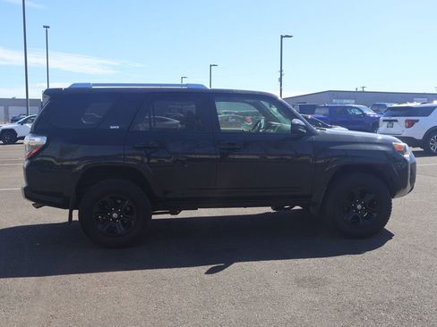 Used 2018 Toyota 4Runner SR5 AWD/4WD image 7
