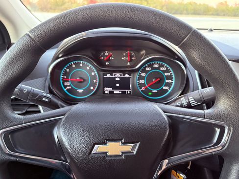 Used 2018 Chevrolet Cruze LS image 34