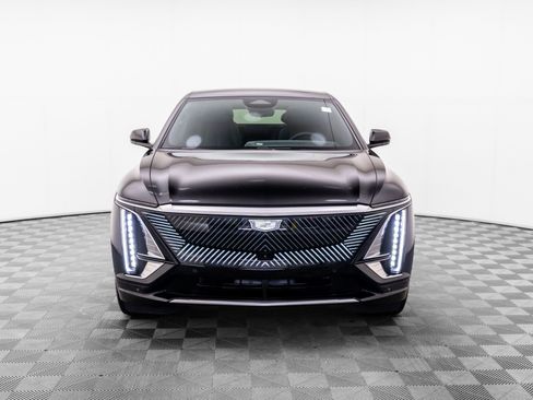 Certified 2025 Cadillac Lyriq Luxury w/ LPO, Floor Liner Package AWD/4WD image 9