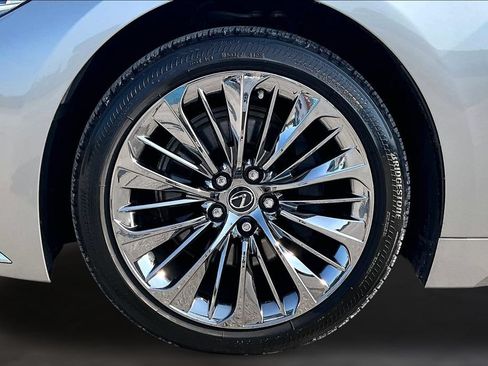 Used 2022 Lexus LS 500 w/ Accessory Package (Z2) RWD image 32