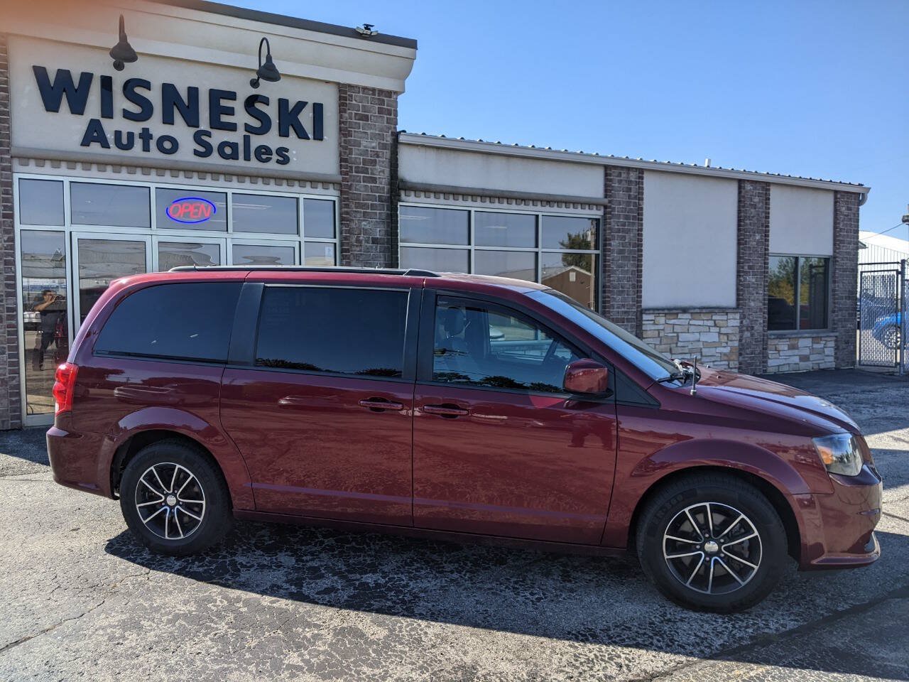 Used 2018 Dodge Grand Caravan GT FWD image 2