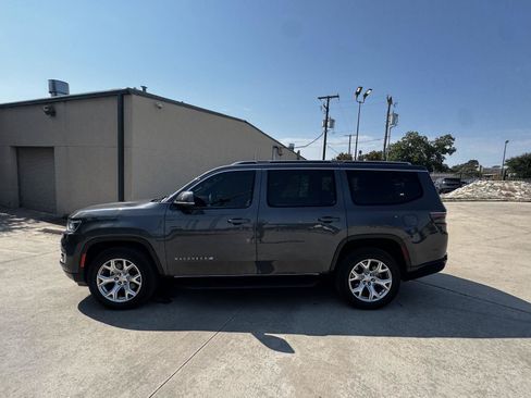Used 2022 Jeep Wagoneer Series II AWD/4WD image 3