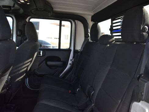 Used 2023 Jeep Gladiator Sport image 14