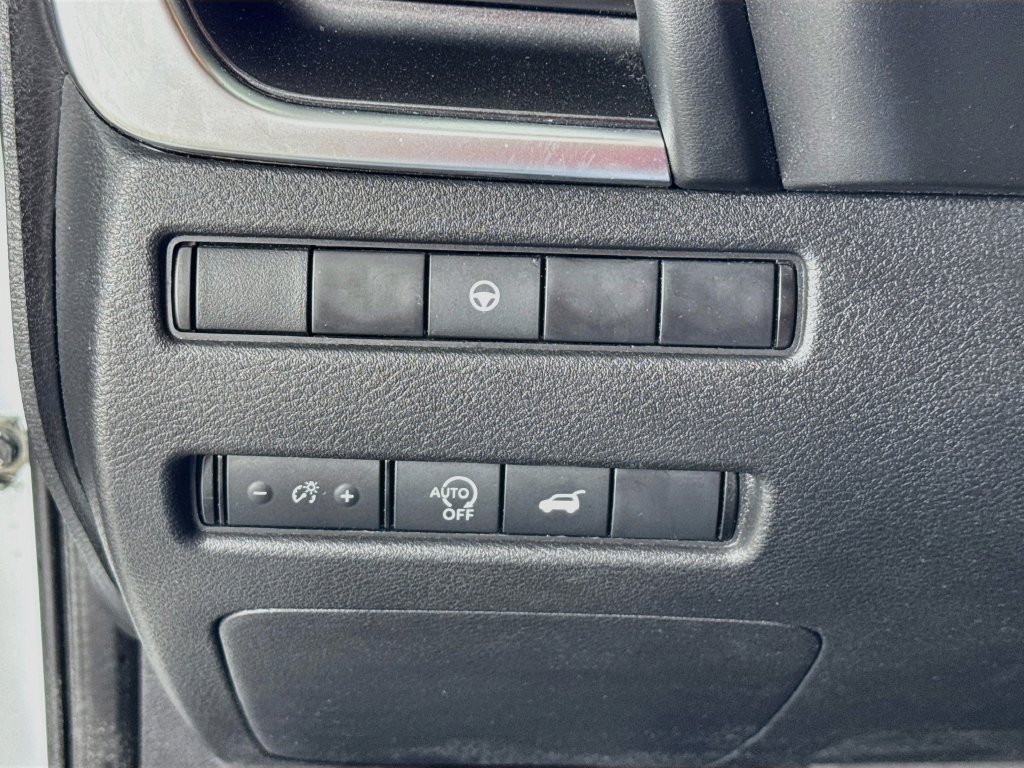 Used 2025 Nissan Rogue SV FWD image 10