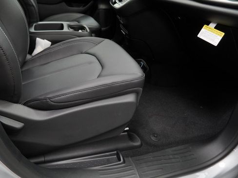 New 2026 Chrysler Pacifica Select image 33