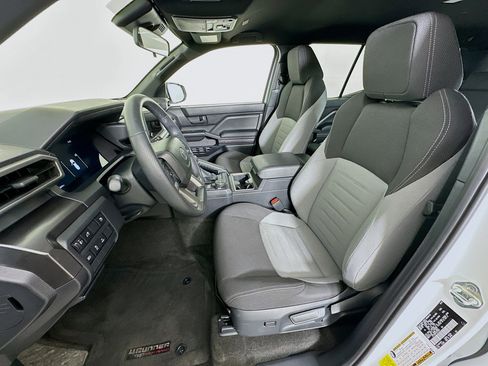 Used 2025 Toyota 4Runner TRD Off-Road image 13