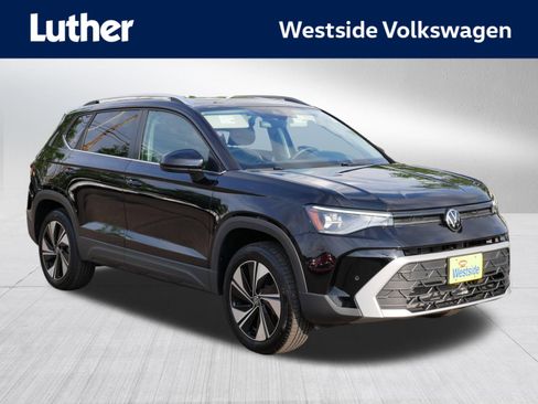 Certified 2025 Volkswagen Taos SE w/ Panoramic Sunroof Package AWD/4WD image 1