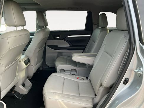 Used 2017 Toyota Highlander XLE image 30