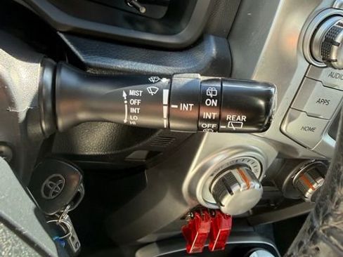 Used 2018 Toyota 4Runner SR5 AWD/4WD image 23